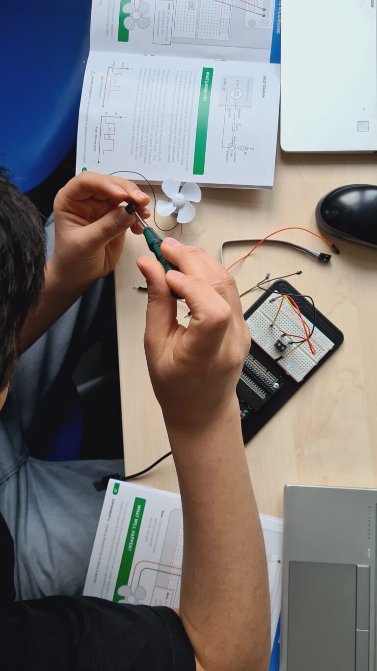 mint-gütesiegel-fachmittelschule-15-wien-technik-ist-cool Micro:bit